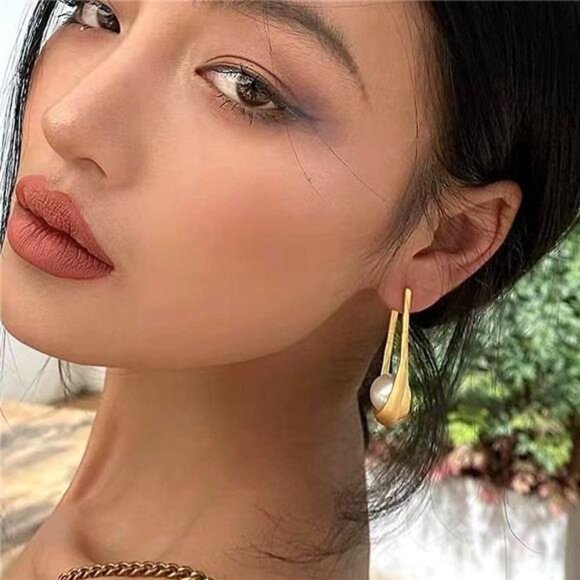 Gold Irregular Pearl Drop Earrings – Punk Geometric Statement Dangle Earrings - Picture 3 of 6